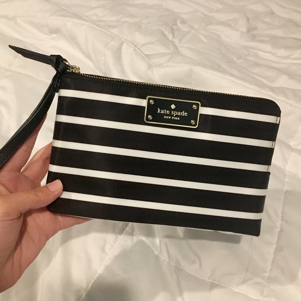 NWOT Kate Spade Wilson Road Leoni Wristlet